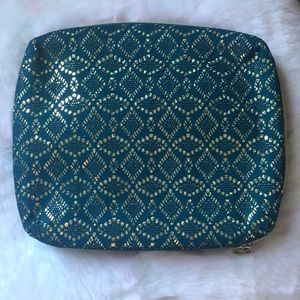 MAKEUP BAG (larger)